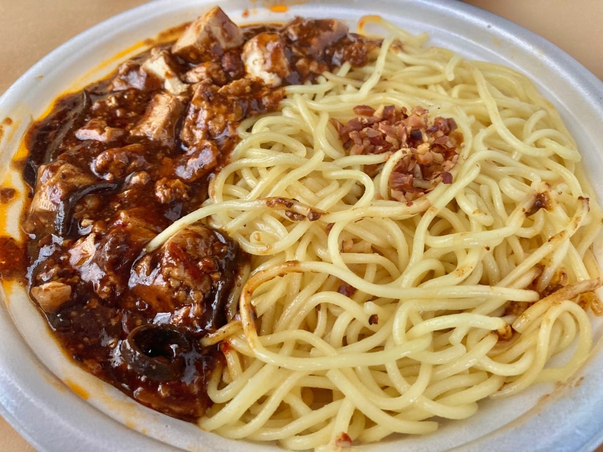 ファミマの「菰田欣也シェフ監修 四川風麻婆焼そば」