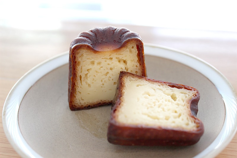 カルディの冷凍カヌレはレンジ解凍がイチオシ！アイスを添えて非日常スイーツに