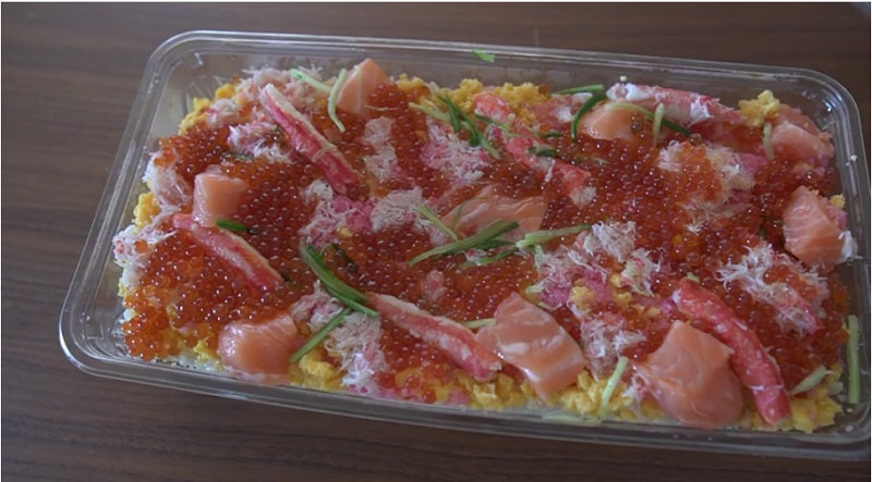 【コストコ】まるで宝石箱や～！海鮮たっぷり「ファミリーちらし寿司」《動画》