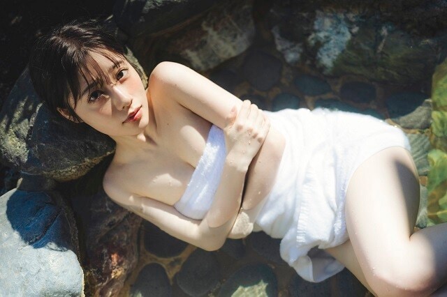 礒部花凜デジタル写真集『ゆけむり旅情』（撮影／カノウリョウマ）
