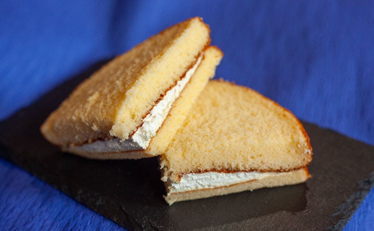ふわっふわで秒で消える。【セブン】の素朴系スイーツ、ぜひ食べてみて!