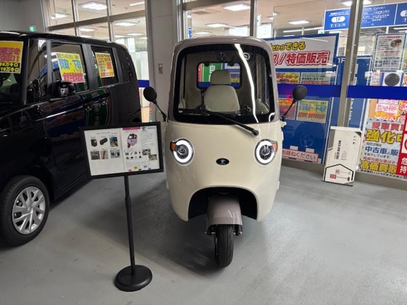 【ビークルファン】人気三輪EV「coffret」 ヤマダデンキ横浜本店で販売開始
