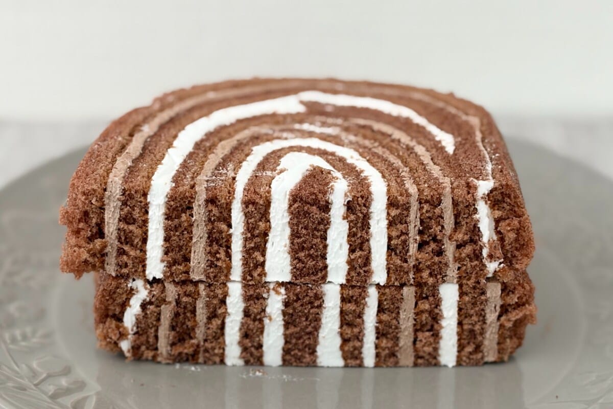 この食感はズルい……【ローソン】大きくて甘いのに一瞬で消えるケーキ