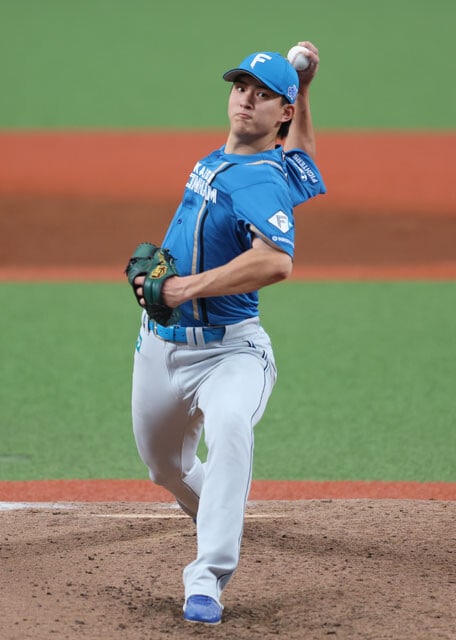 昨季は16試合登板、8勝、防御率2.09をマーク。今季は沢村賞を目指す（写真／時事通信社）