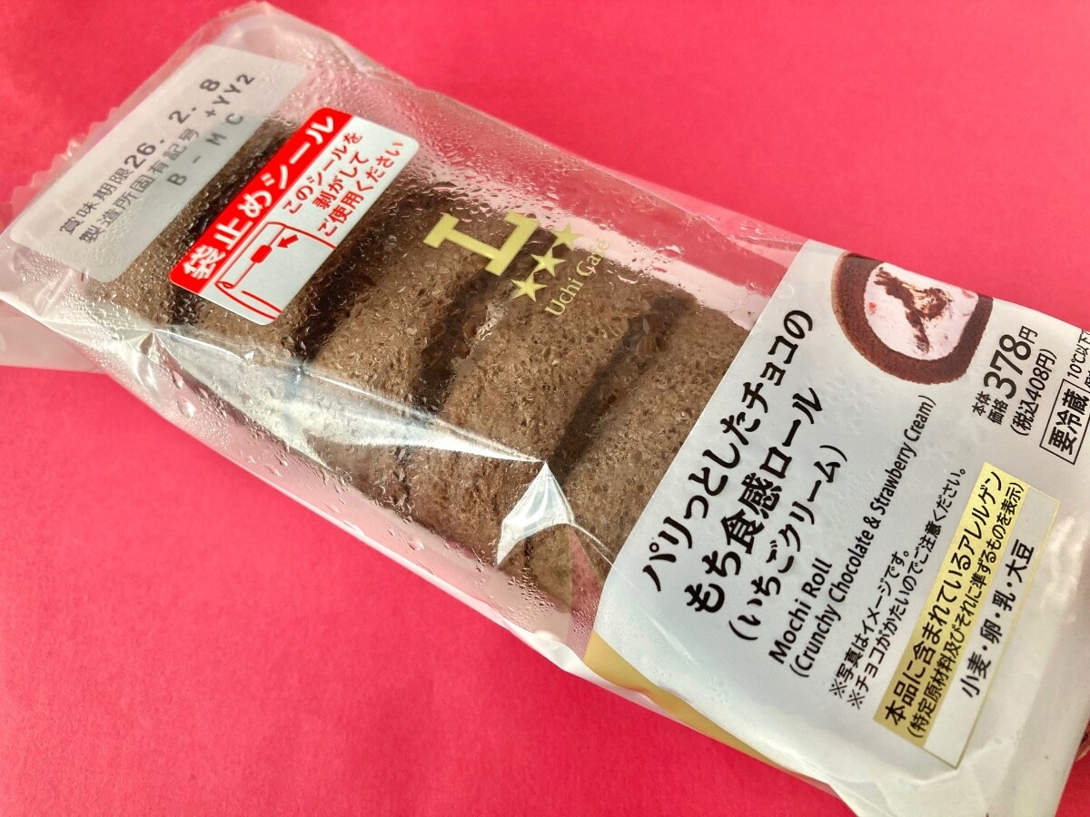 優しいいちごの風味とパリッと食感のチョコが良き！【ローソン】もち食感ロールの新作！