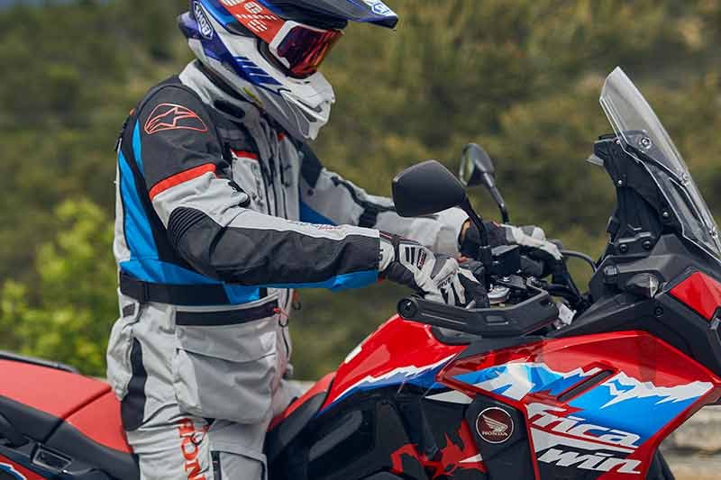 FIVE の「TFX1 SHORT」が岡田商事から発売! 長時間トレイルライドも快適なショートグローブ 記事1