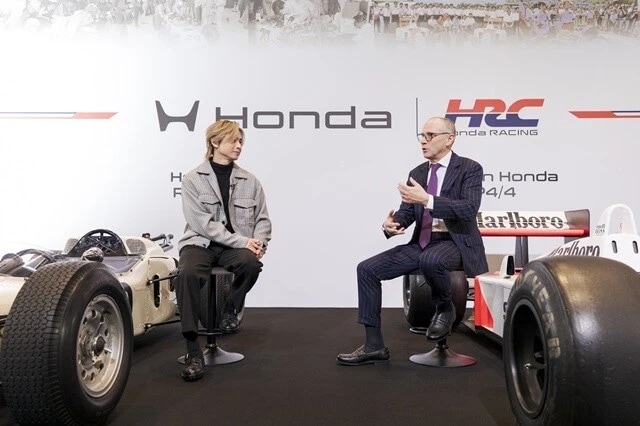 F1ファン視点の堂本光一の質問に、丁寧に答えるドメニカリCEO