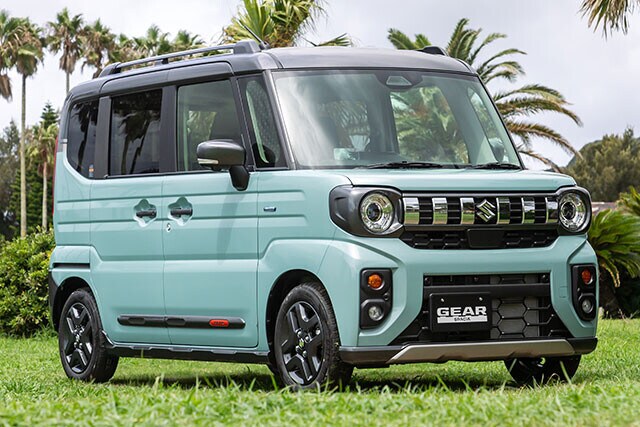 スズキ「スペーシアギア」価格 195万2500~215万7100円。デジタルガジェットを意識したというデザインの2代目スペーシアギア。丸目のLEDランプがタマらん