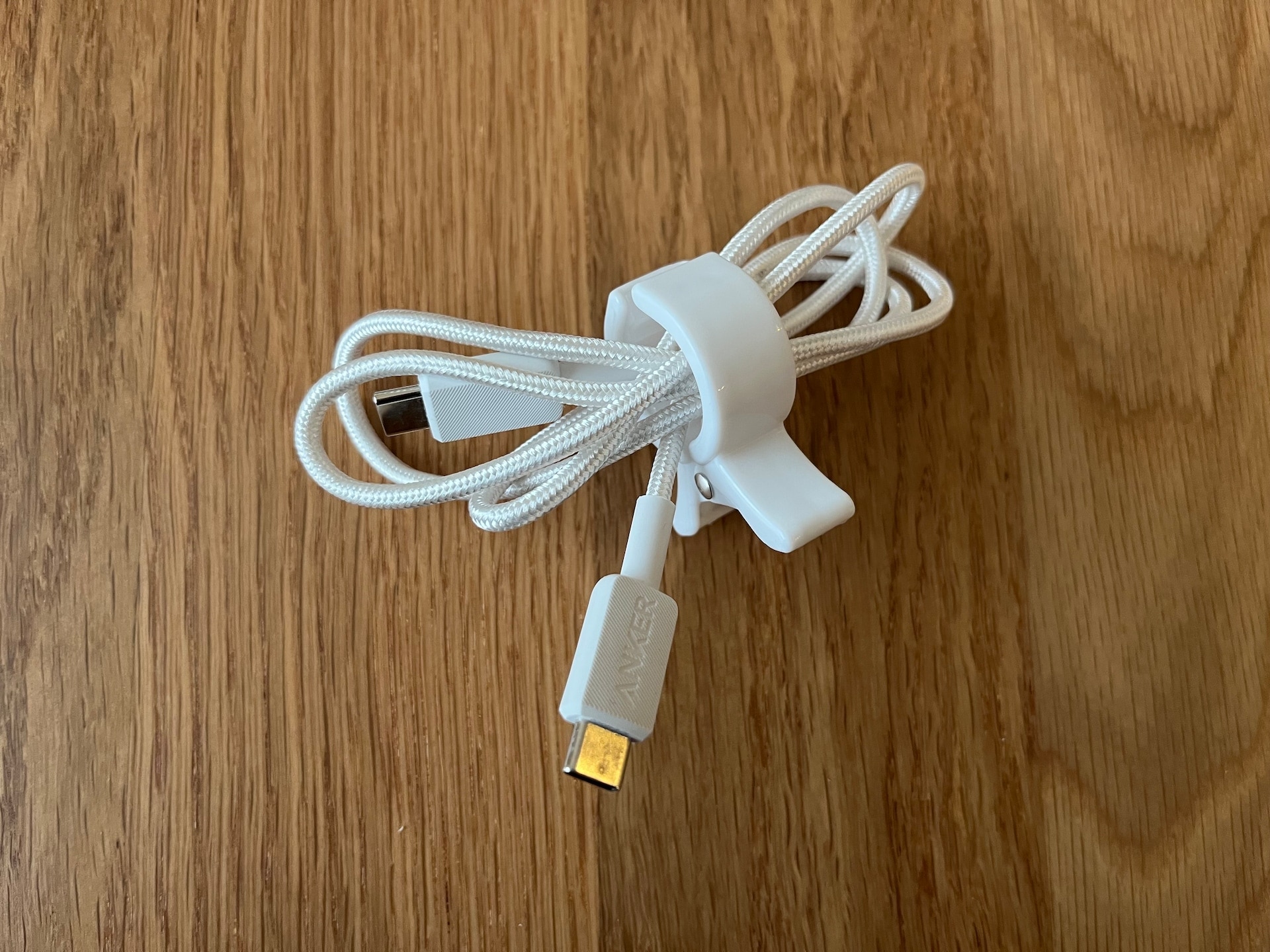 100均のコード収納が優秀すぎ!ダイソー・セリア・キャン★ドゥで買った9商品を紹介