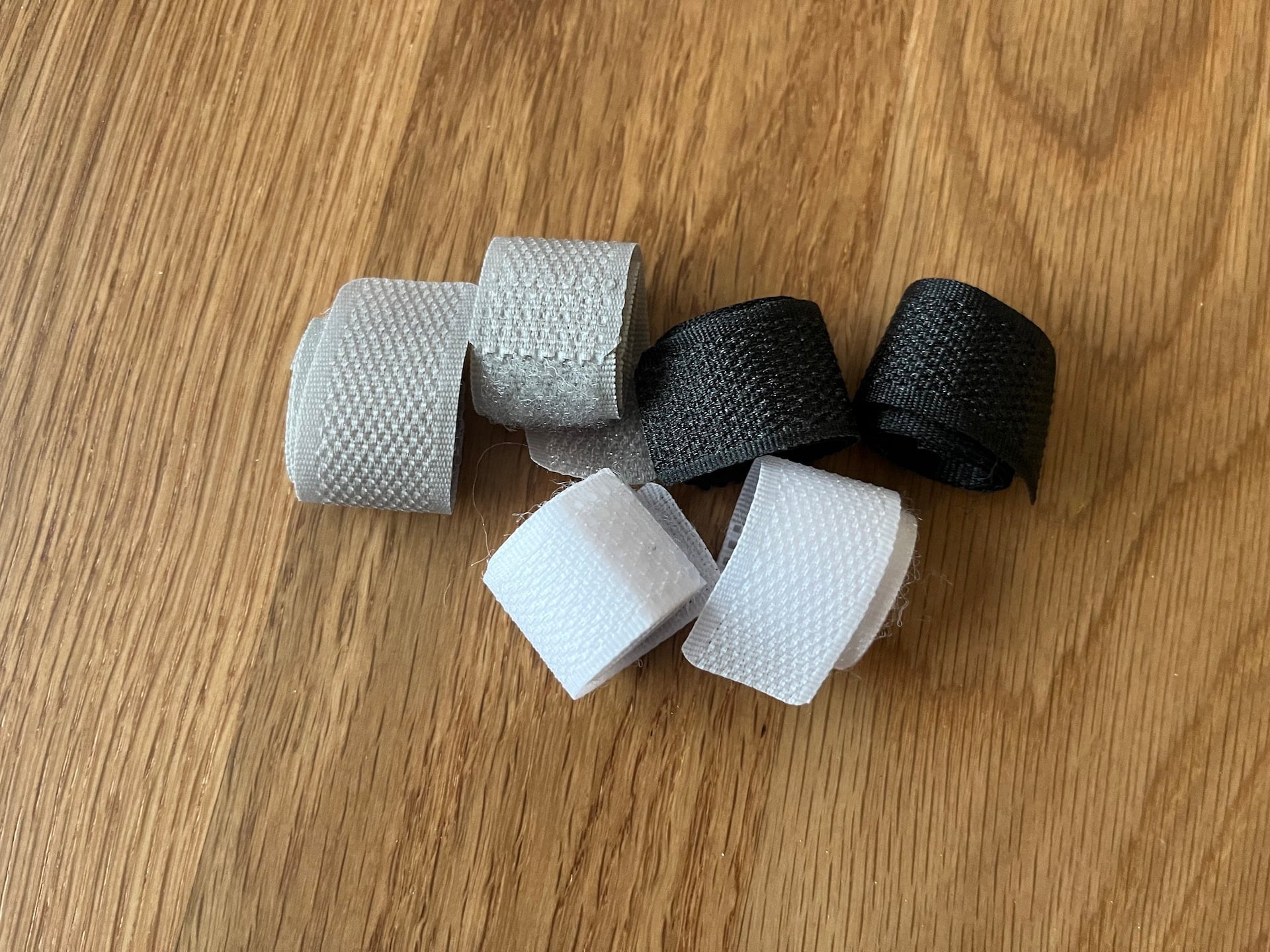 100均のコード収納が優秀すぎ!ダイソー・セリア・キャン★ドゥで買った9商品を紹介