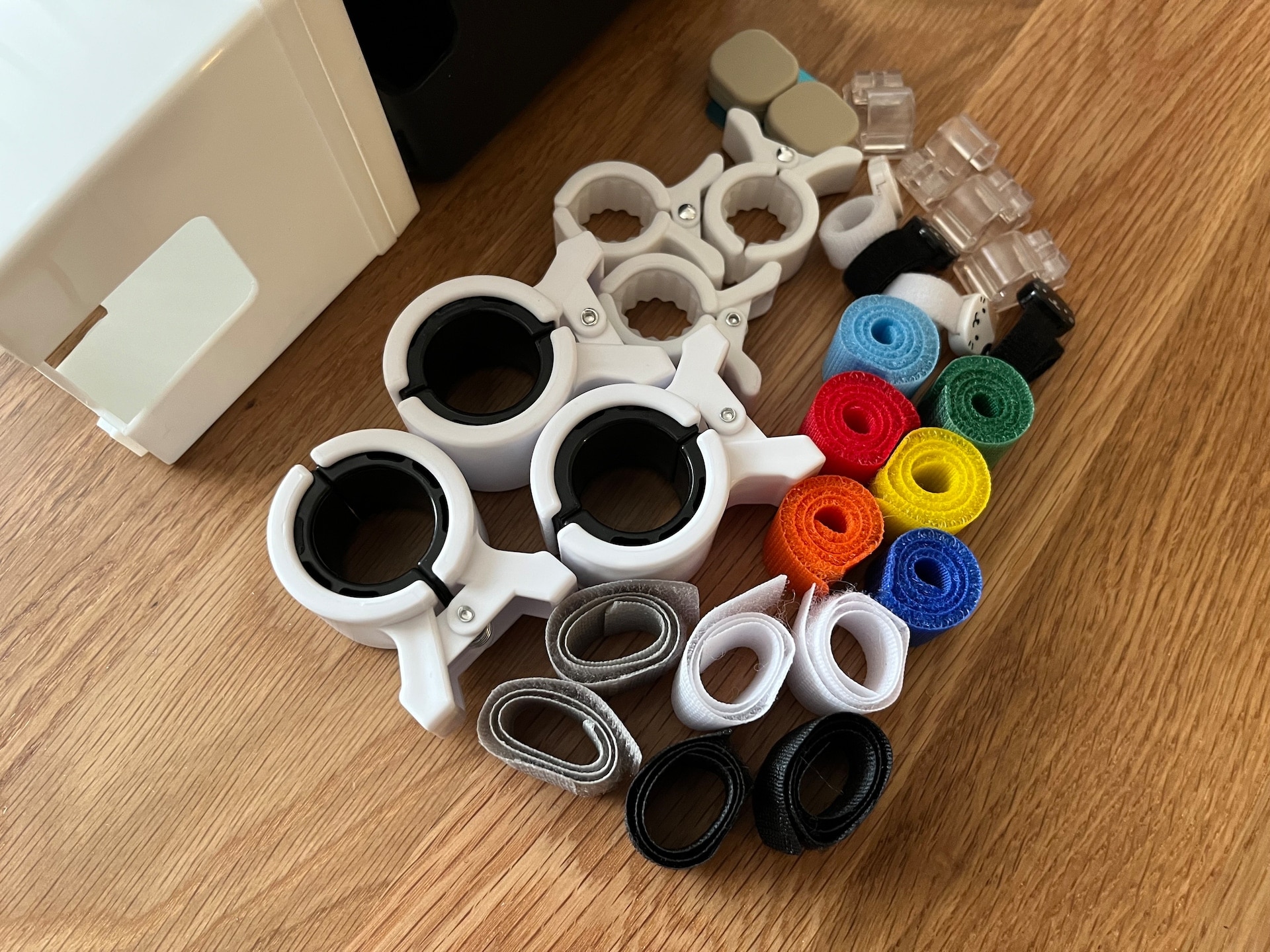 100均のコード収納が優秀すぎ!ダイソー・セリア・キャン★ドゥで買った9商品を紹介