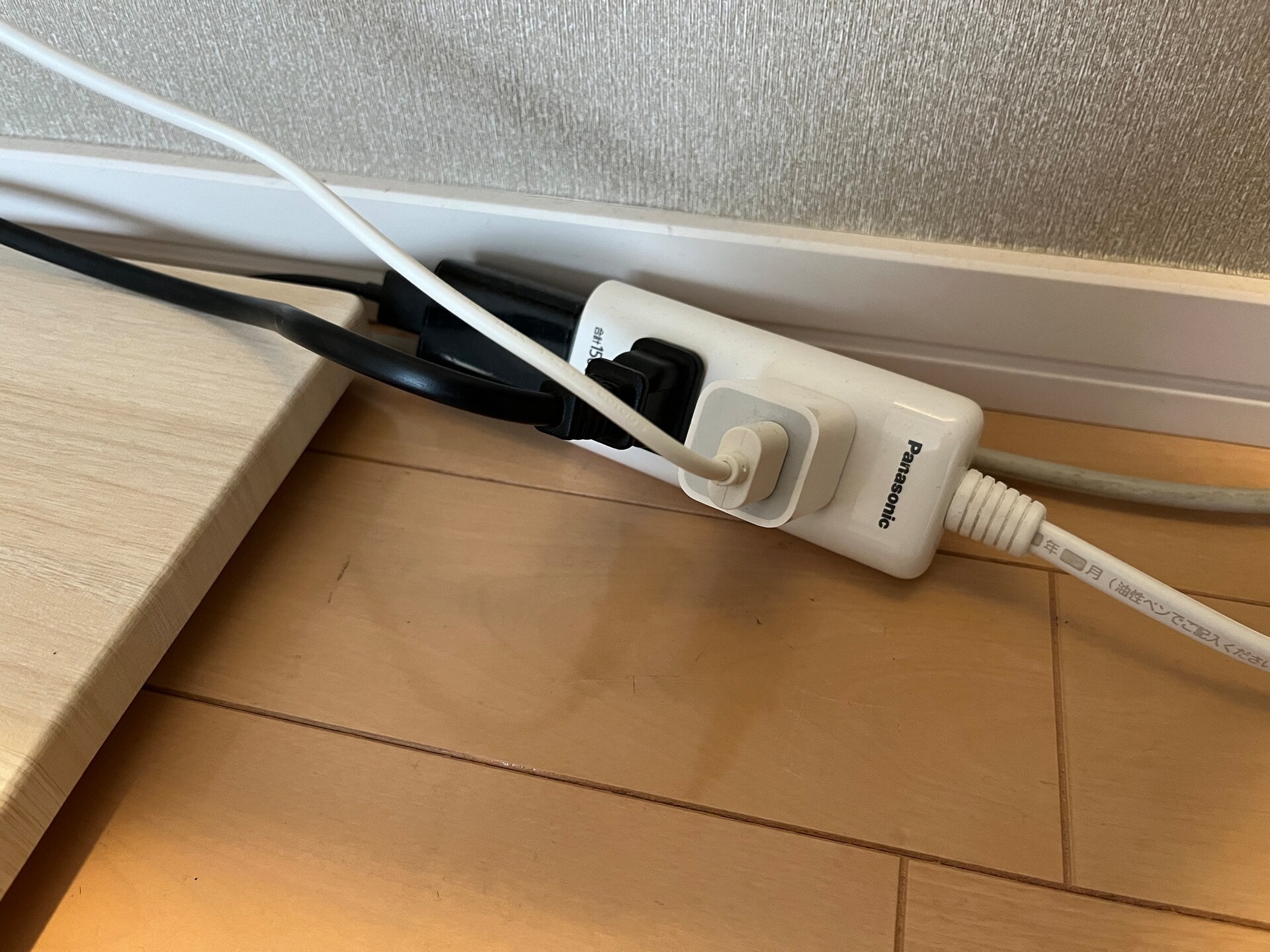 100均のコード収納が優秀すぎ!ダイソー・セリア・キャン★ドゥで買った9商品を紹介