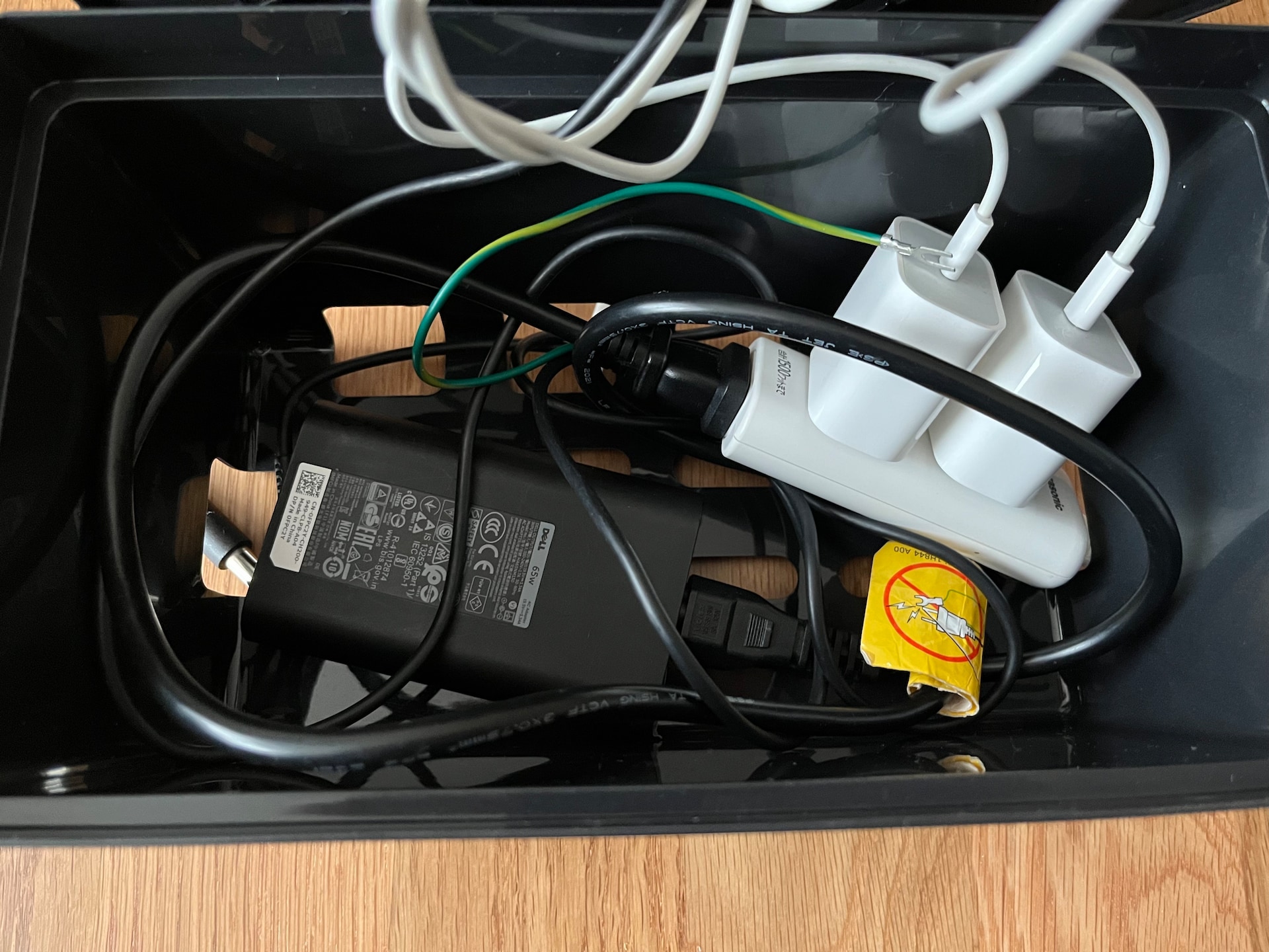 100均のコード収納が優秀すぎ!ダイソー・セリア・キャン★ドゥで買った9商品を紹介