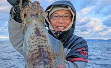 ティップランで1.4kg頭にアオリイカ船中9匹キャッチ【三重】ヒットカラー見極めが釣果に繋がる
