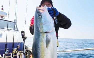 【沖のルアー釣果速報】特大ヒラマサ11.8kg浮上!響灘ジギングで青物乱舞(福岡)