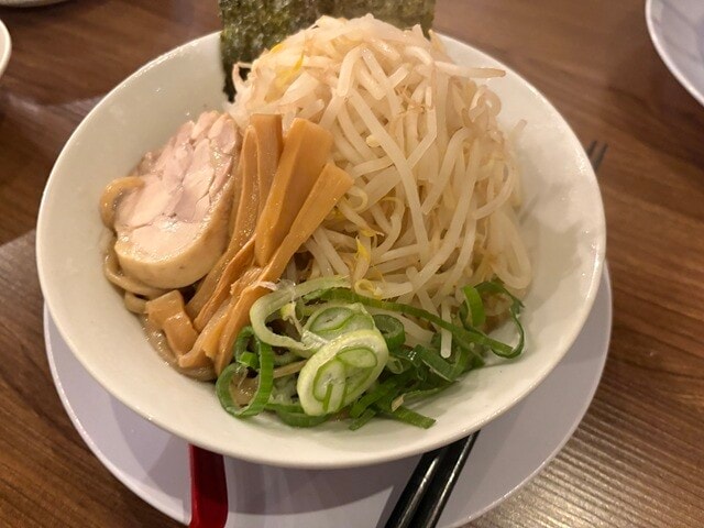 「もやしラーメン」 (1100円/ラーメンのみの場合)
