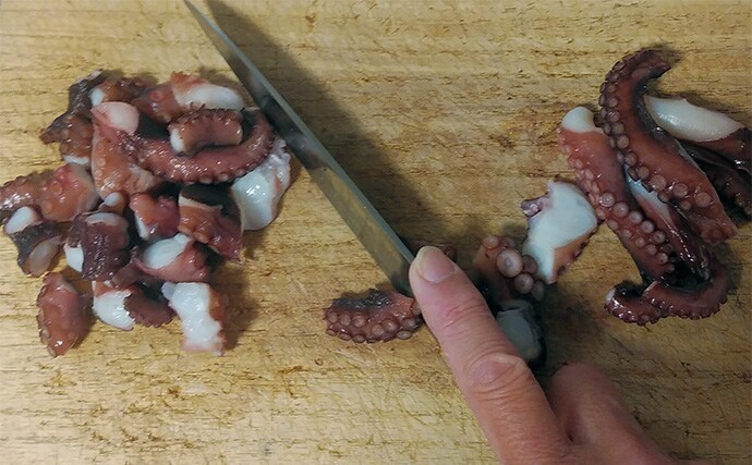 釣ったマダコで作る「疲労回復」レシピ：からしじょう油和え　半生がポイント