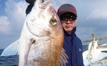 タイラバで4kg筆頭にマダイ数釣りと好気配続く！【沖のルアー釣果速報・福岡】
