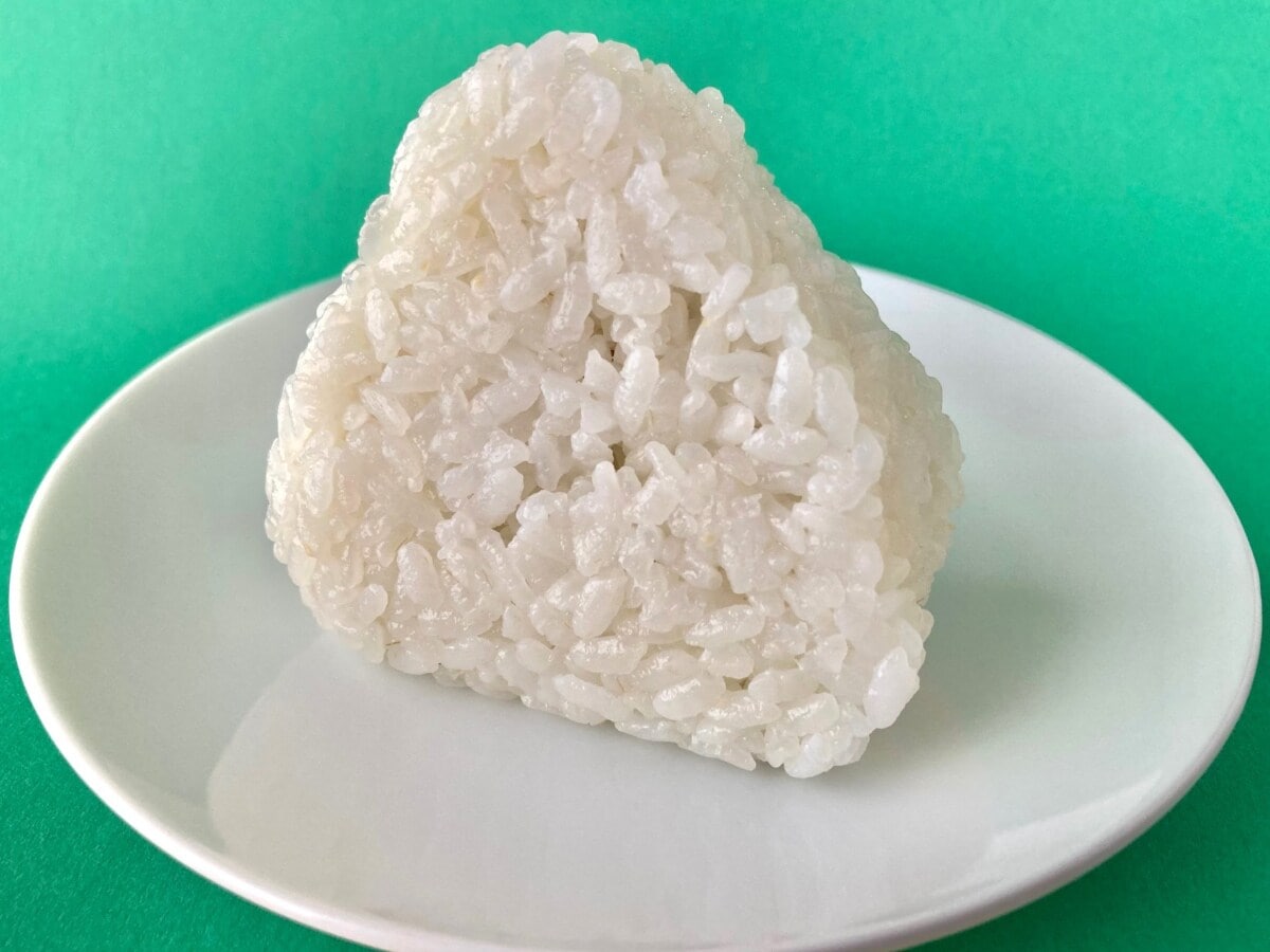 さばの旨味・味噌の風味がバッチリ!【セブン】こだわりを感じるさば味噌のおむすび