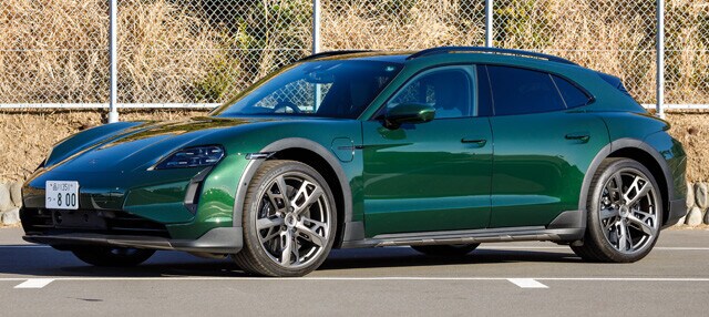 ポルシェ タイカンターボクロスツーリスモ 価格:2308万円 車重は2330㎏とダイナマイトボディ。 加速は冗談抜きにすさまじいが、ブレーキの性能も目を見張るものがあった