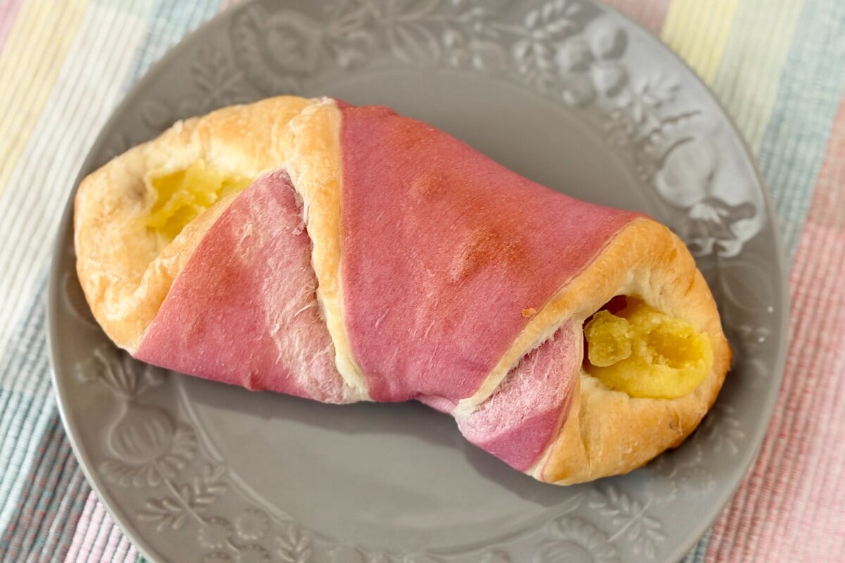 おいもあんの優しい甘みが贅沢！【ファミマ】の関東限定パンを食べてみた