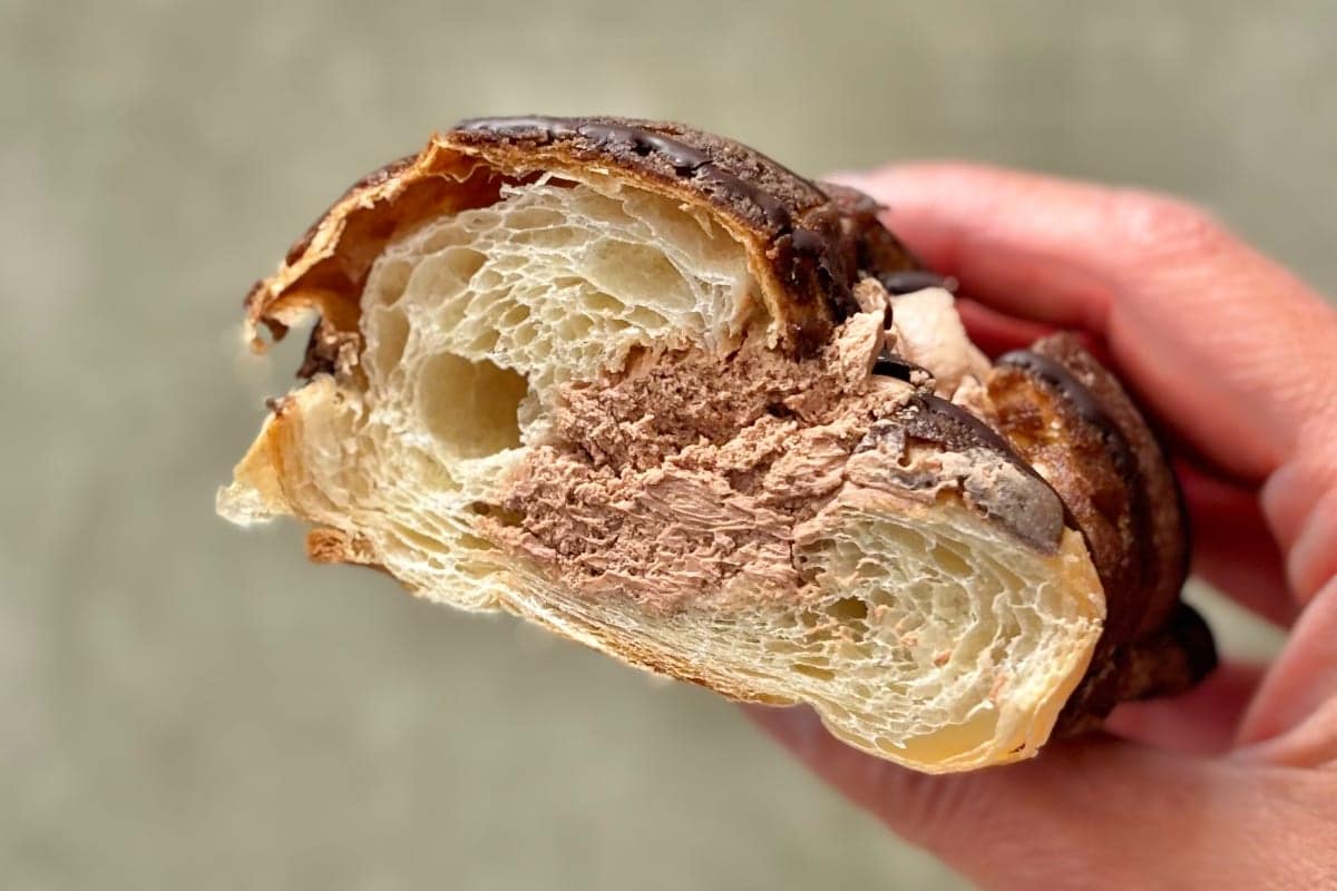 「大好きな物ばかりで幸せ」！【セブン】チョコづくしの「ご褒美パン」