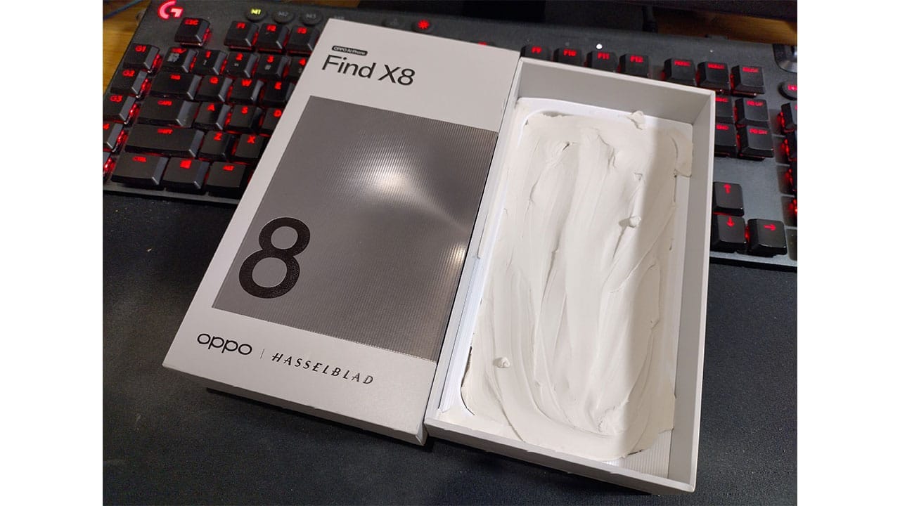 12万円のスマホを注文したら中身は粘土　正規ルート購入でも起きたトラブルの画像1