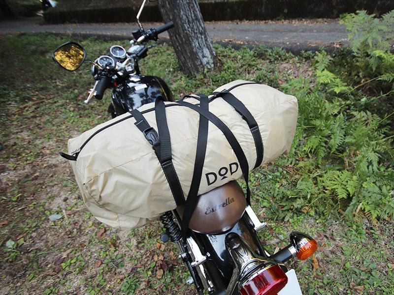 女子キャンプや夏フェスで大活躍!バイクに積めるほどコンパクトなワンタッチテント『ライダーズタンデムテント』