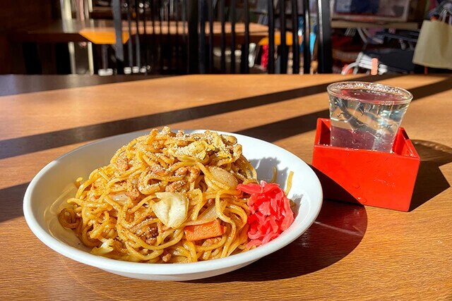 「やきそば」（５００円）と「井乃頭」（４００円）