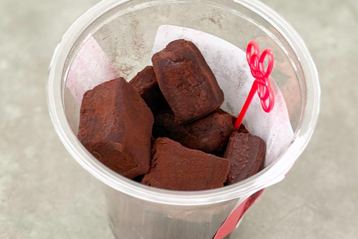 この口どけはズルい……【セブン】の「うますぎる」カップスイーツって？