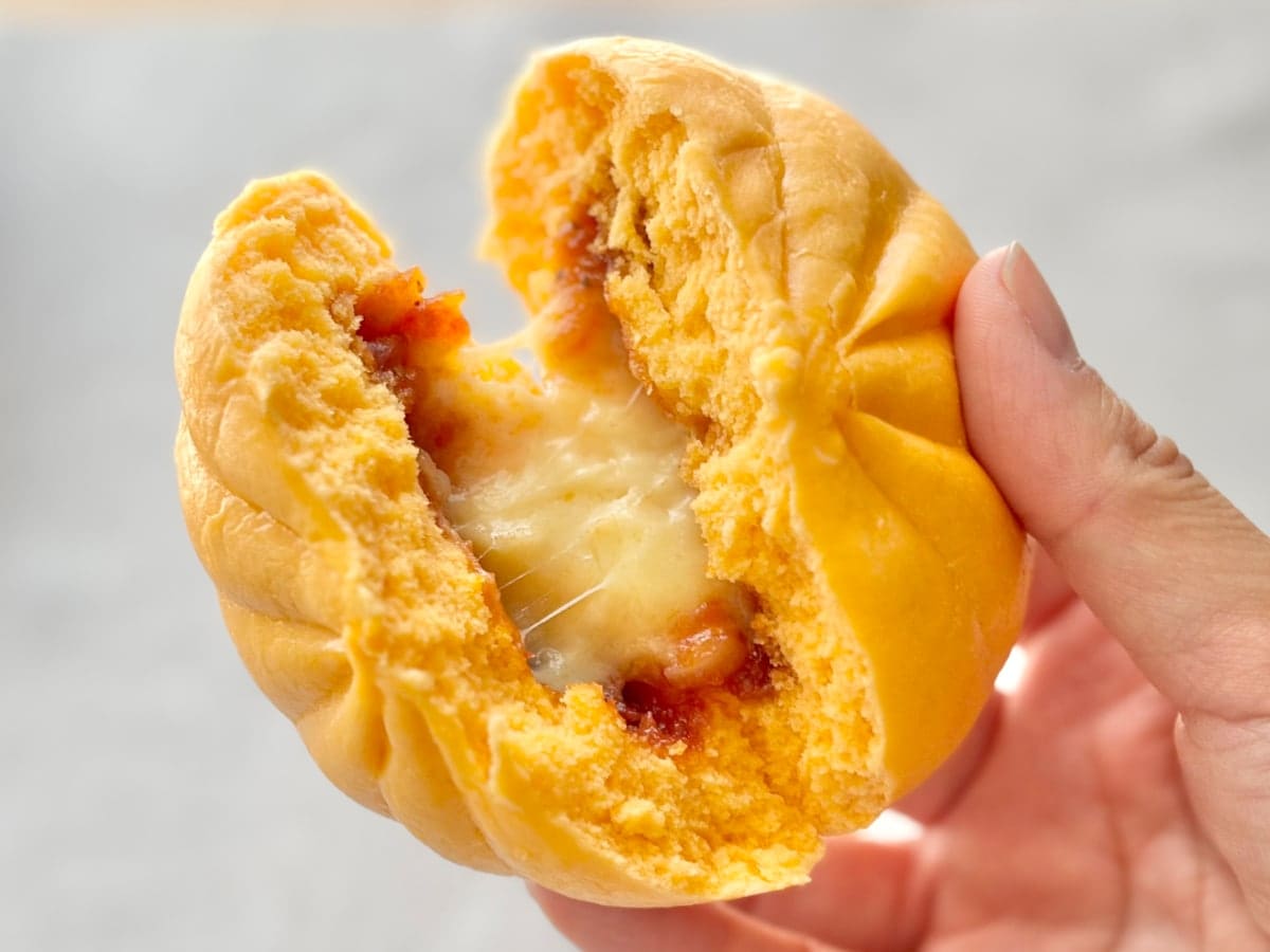 チーズがとろける定番のおいしさ！【ローソン】に中華まんの季節が到来