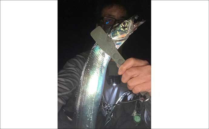 志賀島のワインドゲームで指4本幅タチウオ＆サゴシ連発！【福岡】雨中でも好時合を攻略