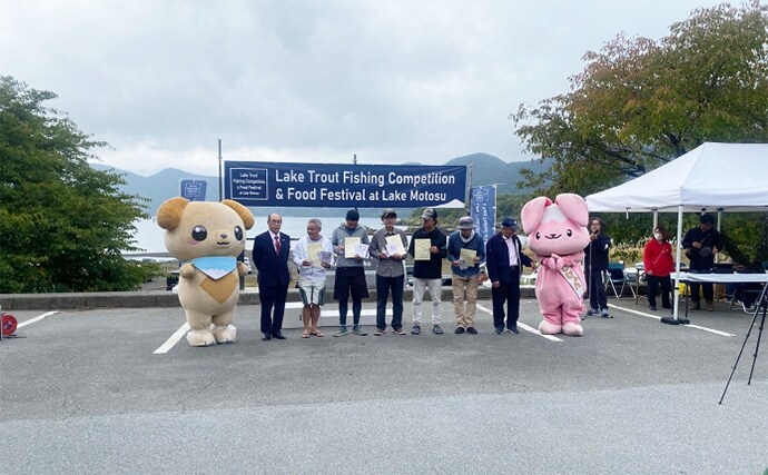 「今日だけ特別に釣りOK！」 水深120mの本栖湖にカヤックジギングで挑戦！
