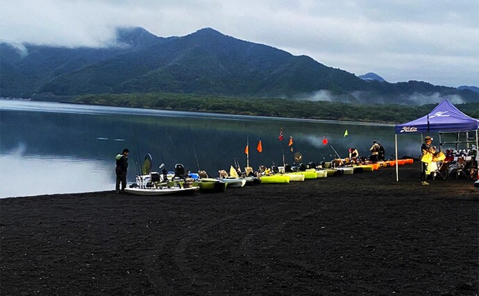 「今日だけ特別に釣りOK！」 水深120mの本栖湖にカヤックジギングで挑戦！
