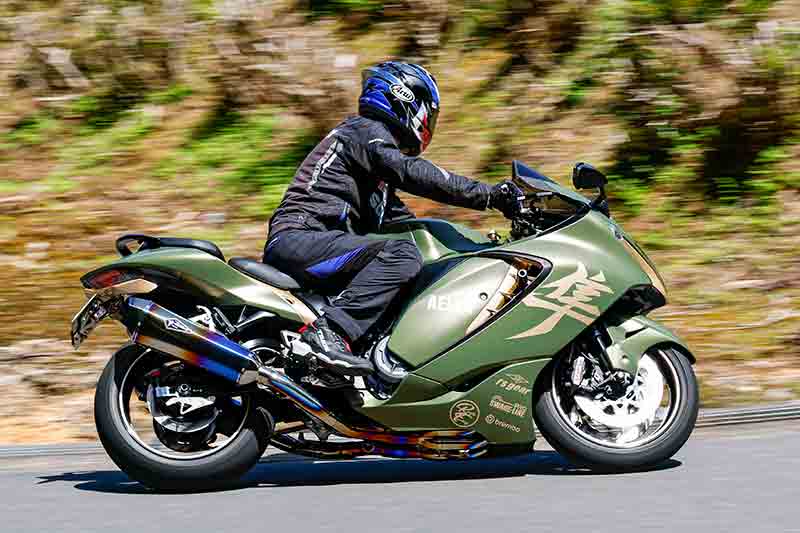 AELLA からスズキ ハヤブサ用カスタムパーツ13アイテムが発売! 北川圭一氏によるデモ車試乗インプレを公開 記事1