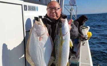 宗像・大島沖の落とし込み釣りで大型ヒラメ2尾に青物手中！【福岡】下げ潮で好転