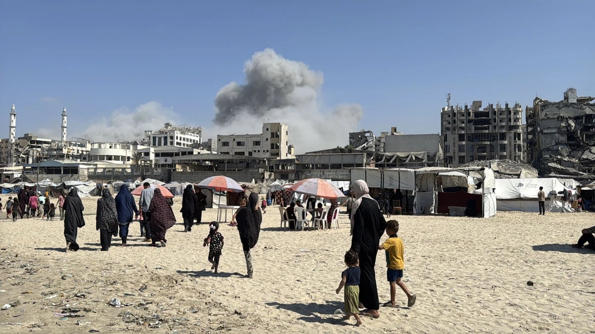 イスラエル軍はガザ地区の高層ビルを全て空爆破壊後、地上侵攻を開始した。目的はハマス根絶......（写真：ゲッティ＝共同）
