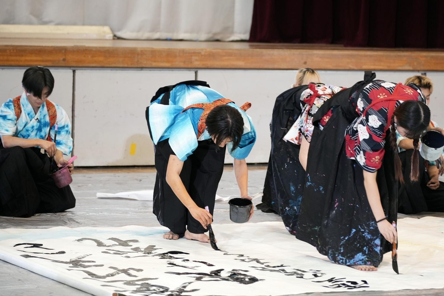 書道パフォーマンスに挑戦！LIL LEAGUEが書道＋音楽＋ダンスで躍動感あふれる作品を