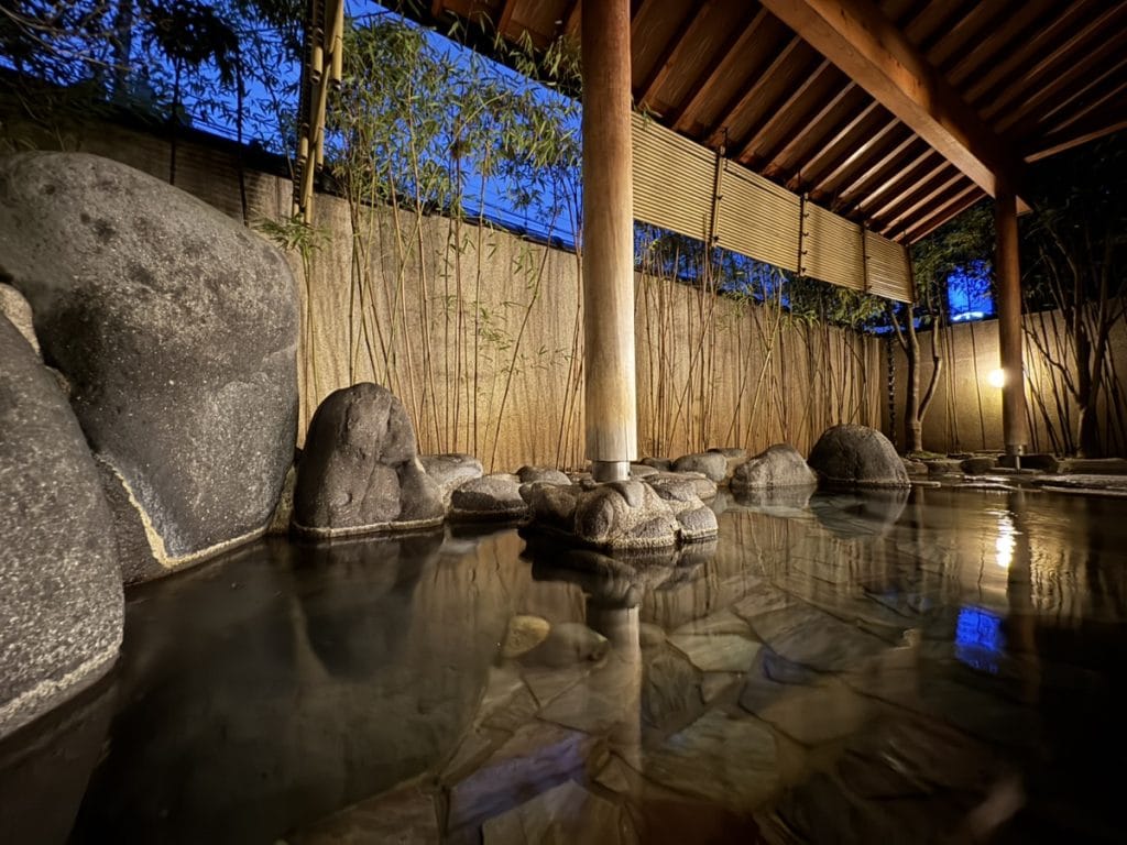 仙台の奥座敷で見つけた和モダン宿　静かな空間で掛け流し温泉と会席料理を堪能　「秋保温泉 曽良一」　【コラム：おんせん！　オンセン！　温泉！】 （宮城県仙台市）