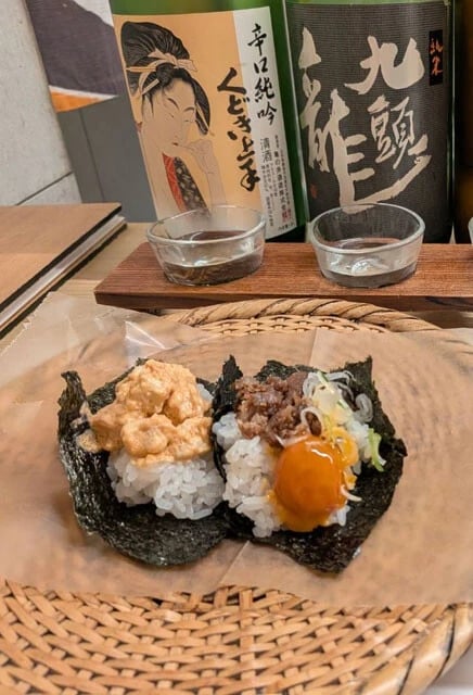 ご飯が軽めの「手巻き握り」が人気。アテとして具材だけでも注文可能