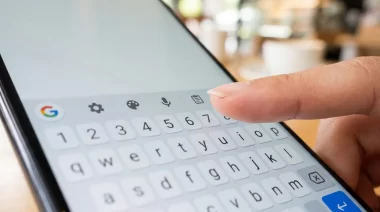 Gboardのクリップボードアイコンをタップしている画像