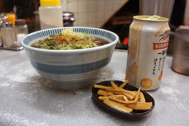 春菊天そばとともにビールも到着