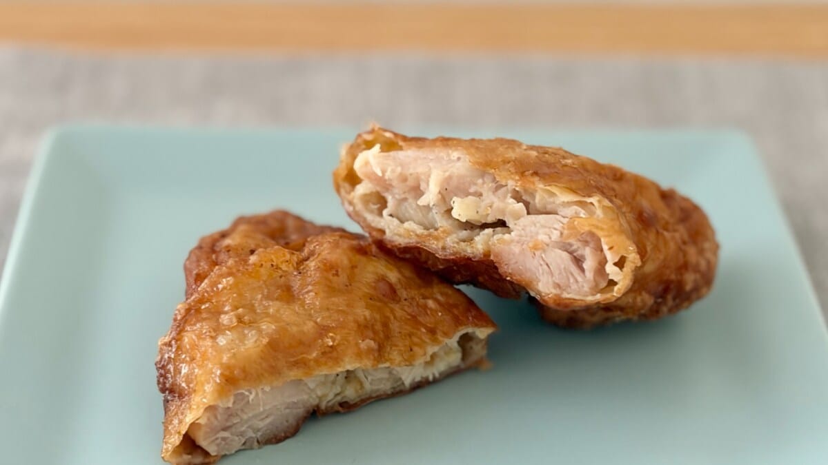 一口目からパリパリ！【ローソン】食感が魅力の新作チキンを食べてみた