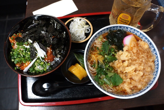「焼き鳥丼セット」（1030円）