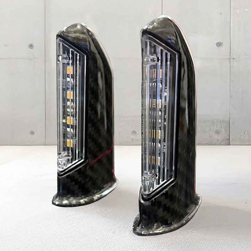 マジカルレーシングから綾織りカーボン製「汎用LEDカーボンウインカー」が発売! 記事2