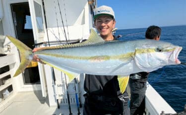 落とし込み釣りで超ド級ヒラマサ降臨!110cm・10kg超のオオマサをキャッチ【福岡・芦屋沖】