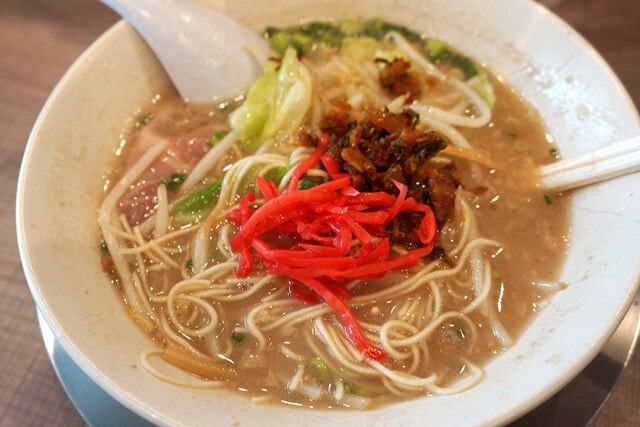 シメはとんこつラーメンらしく