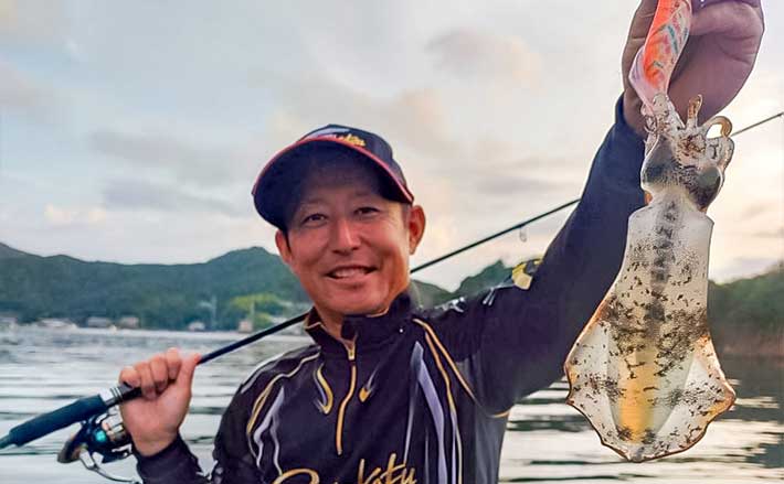 「青物猛攻を制す!」迫間浦の筏エギング懇親会でコウイカ520gを釣り上げて優勝【三重】