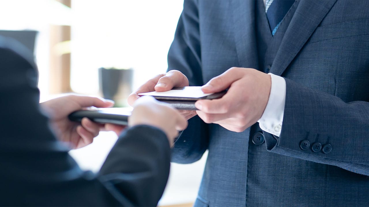 人脈作りはもう時代遅れ？若手の半数がリスクを警戒する一方、出世には必要との声もの画像1