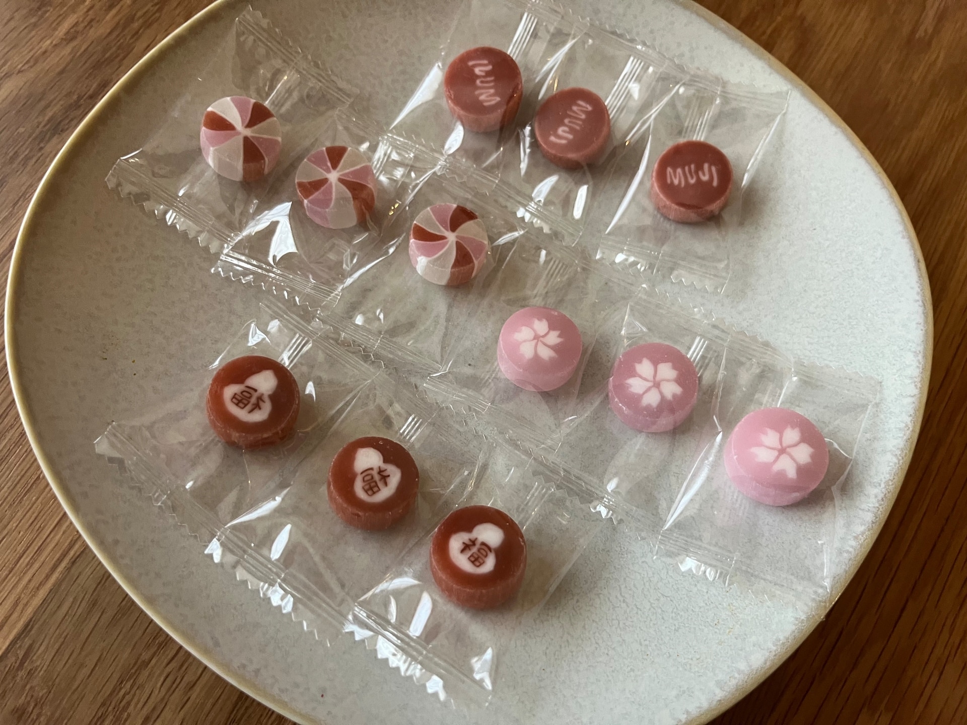 「柄がかわいすぎる！」【無印良品】『福飴』を実際に食べてみた